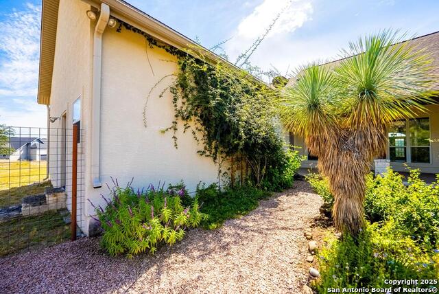 Listing photo id 42 for 103 Cranbrook Court