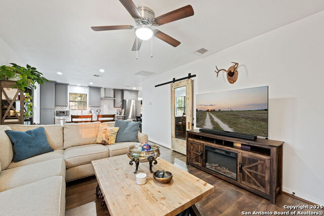 Image 6 of 35 For 2605 Schuttig Road