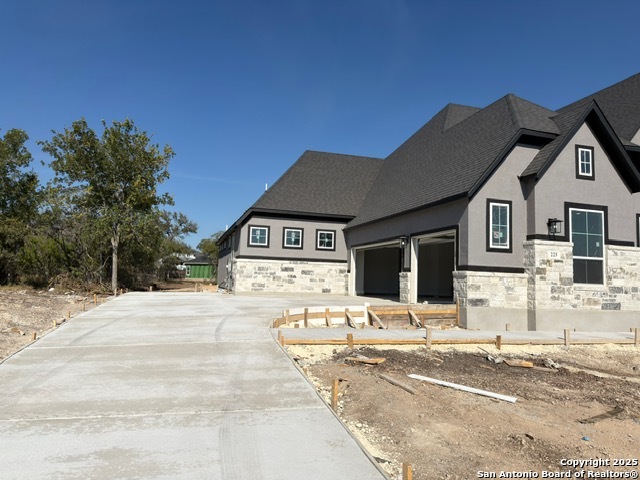 Listing photo id 2 for 225 Storm Way