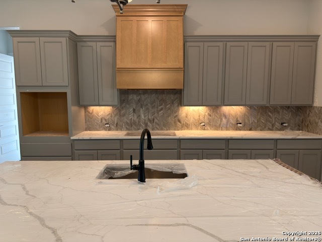 Listing photo id 4 for 225 Storm Way