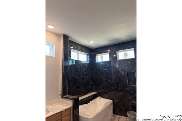 Listing photo id 6 for 225 Storm Way