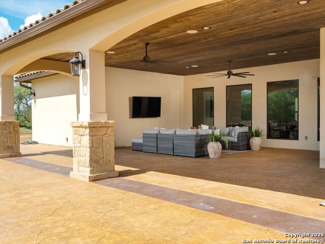 Listing photo id 16 for 10927 Fm 2146