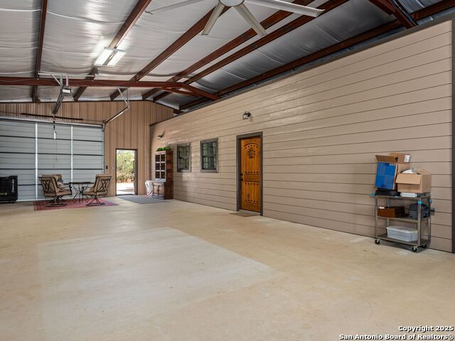 Listing photo id 42 for 10927 Fm 2146