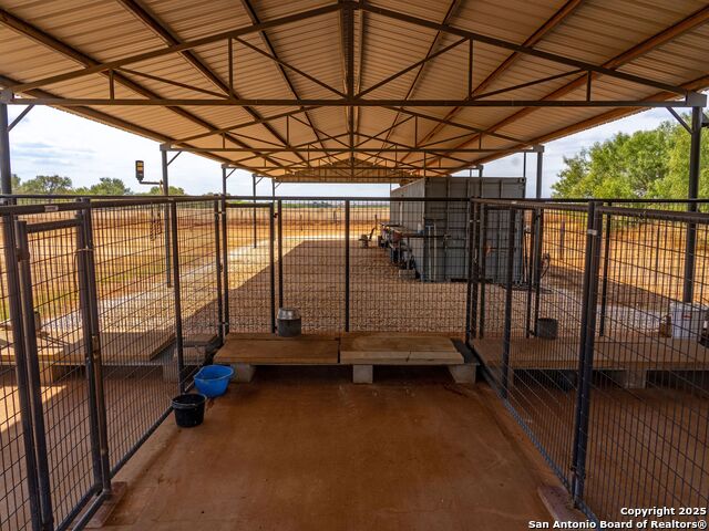 Listing photo id 72 for 10927 Fm 2146