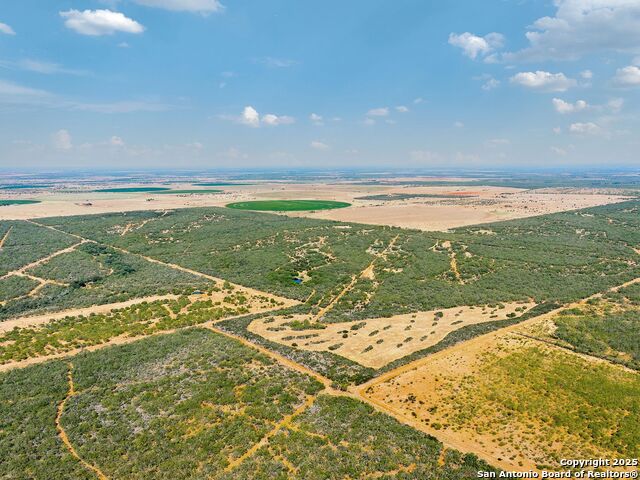 Listing photo id 81 for 10927 Fm 2146