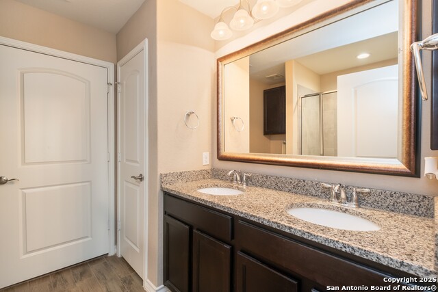 Listing photo id 14 for 3354 Blossom Row