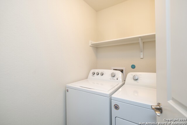 Listing photo id 20 for 3354 Blossom Row