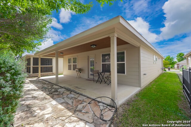 Listing photo id 21 for 3354 Blossom Row