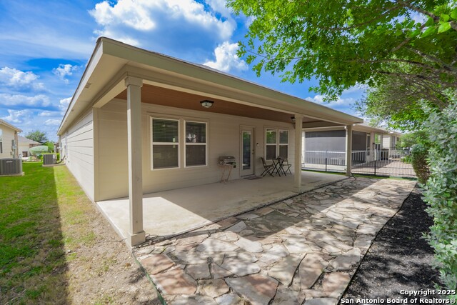 Listing photo id 22 for 3354 Blossom Row