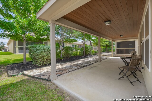 Listing photo id 24 for 3354 Blossom Row