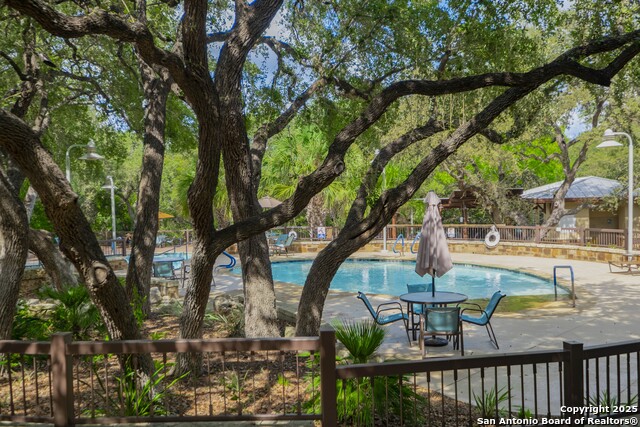 Listing photo id 35 for 3354 Blossom Row