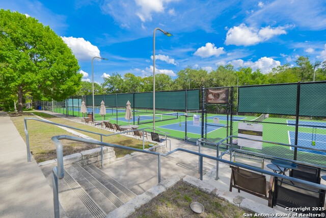 Listing photo id 36 for 3354 Blossom Row