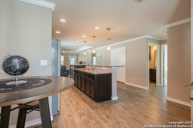 Listing photo id 4 for 3354 Blossom Row