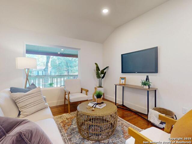Listing photo id 6 for 141 Chevy Chase