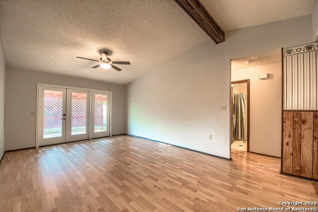 Listing photo id 9 for 7002 Autumn Chase