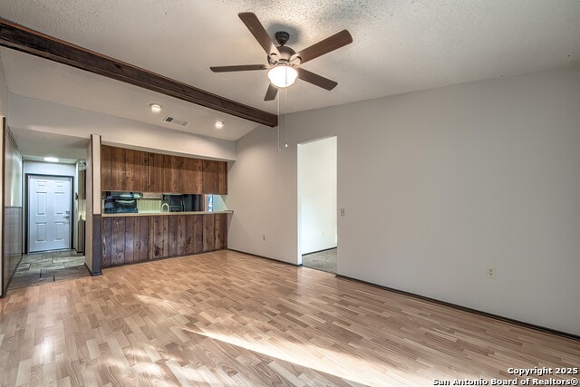 Listing photo id 10 for 7002 Autumn Chase