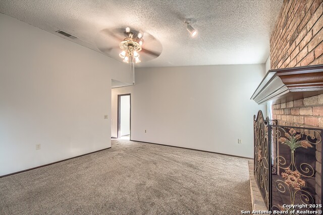 Listing photo id 12 for 7002 Autumn Chase