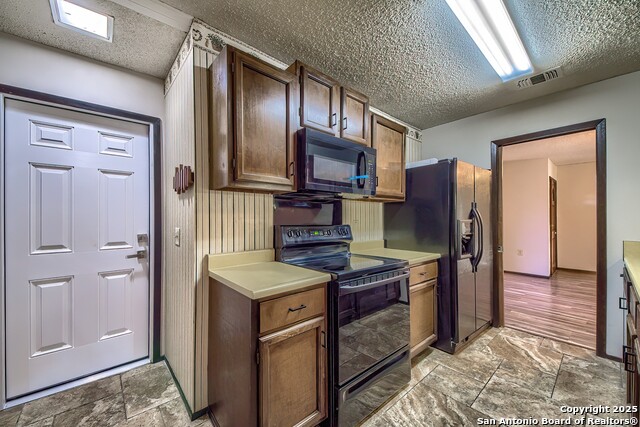 Listing photo id 13 for 7002 Autumn Chase