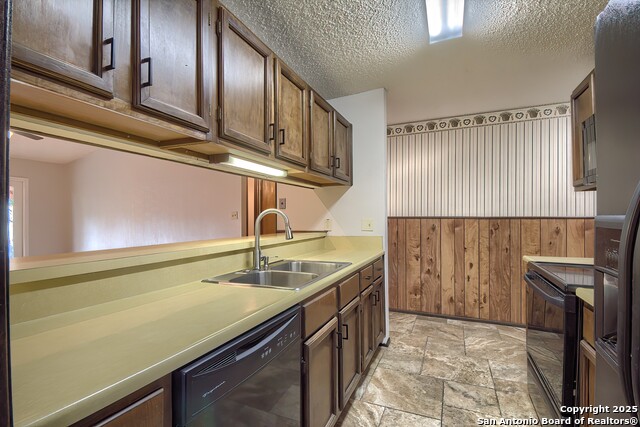 Listing photo id 15 for 7002 Autumn Chase