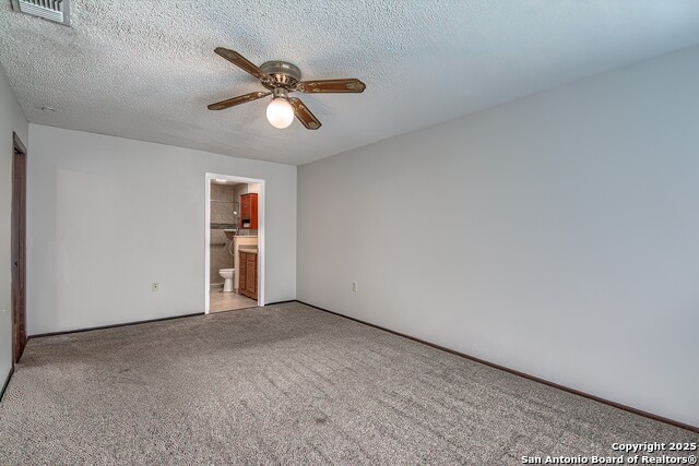 Listing photo id 16 for 7002 Autumn Chase