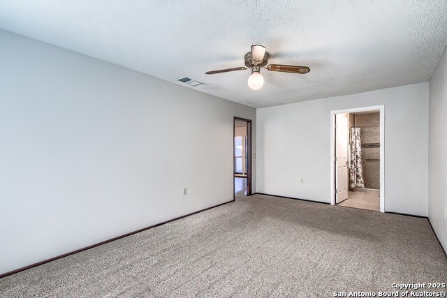 Listing photo id 17 for 7002 Autumn Chase