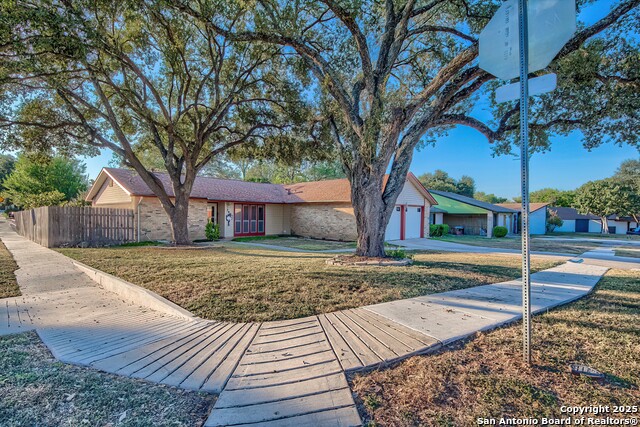 Listing photo id 0 for 7002 Autumn Chase