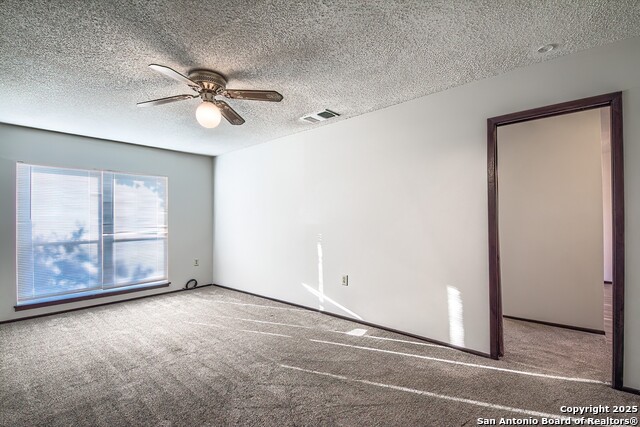 Listing photo id 18 for 7002 Autumn Chase