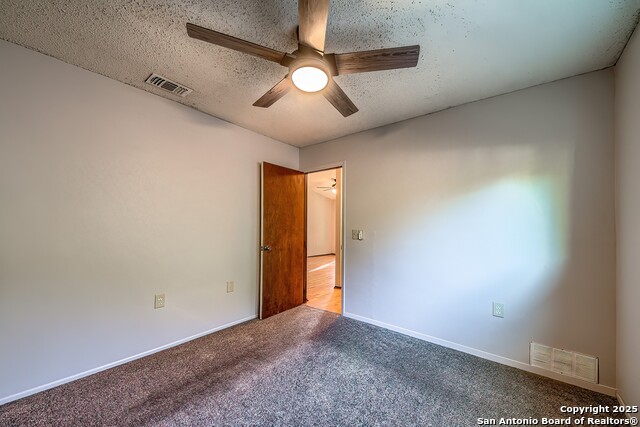 Listing photo id 22 for 7002 Autumn Chase