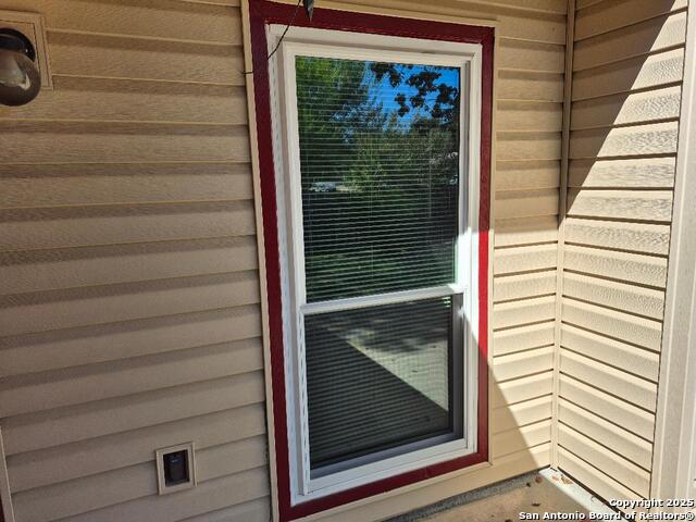 Listing photo id 32 for 7002 Autumn Chase