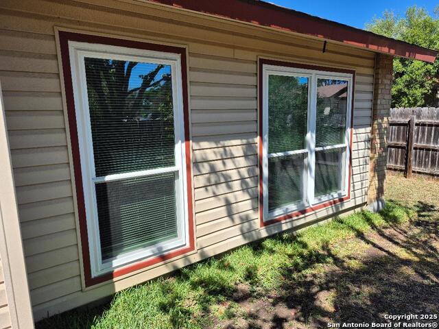 Listing photo id 33 for 7002 Autumn Chase