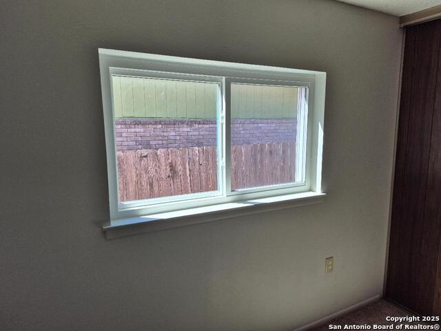 Listing photo id 34 for 7002 Autumn Chase