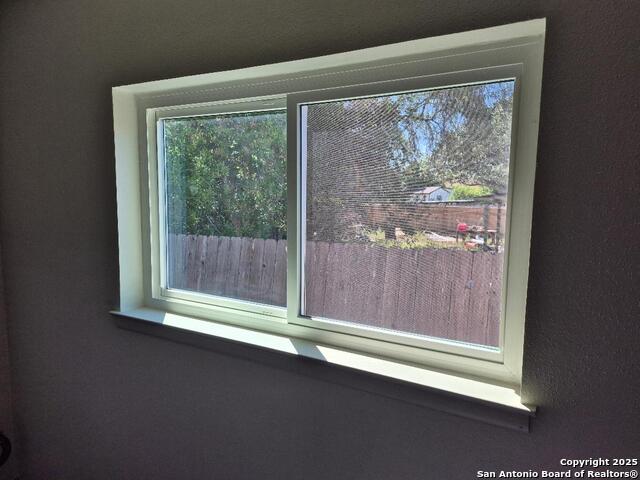 Listing photo id 35 for 7002 Autumn Chase