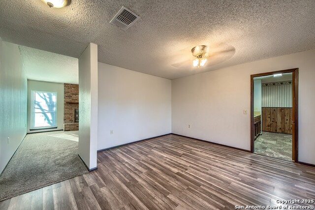 Listing photo id 2 for 7002 Autumn Chase