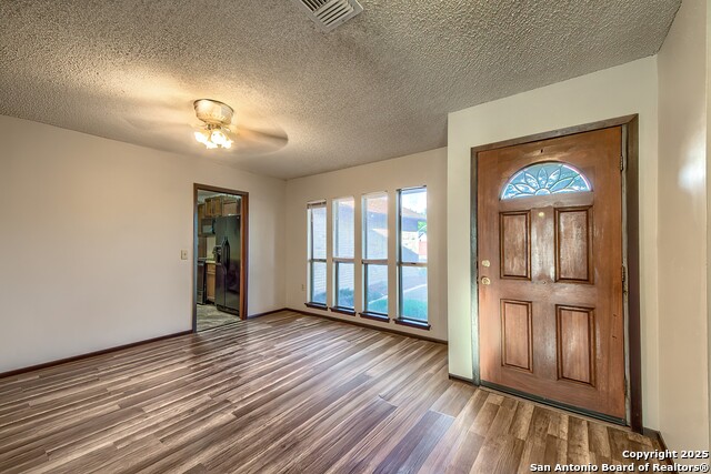 Listing photo id 5 for 7002 Autumn Chase