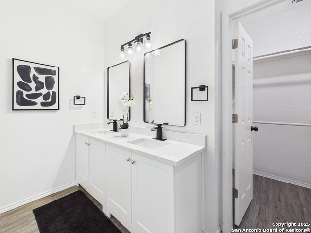 Image 16 of 39 For 4526 Harrisburg