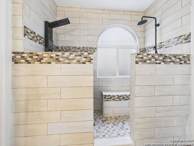 Image 17 of 39 For 4526 Harrisburg