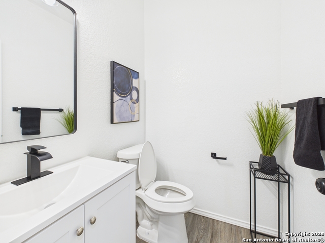 Image 18 of 39 For 4526 Harrisburg