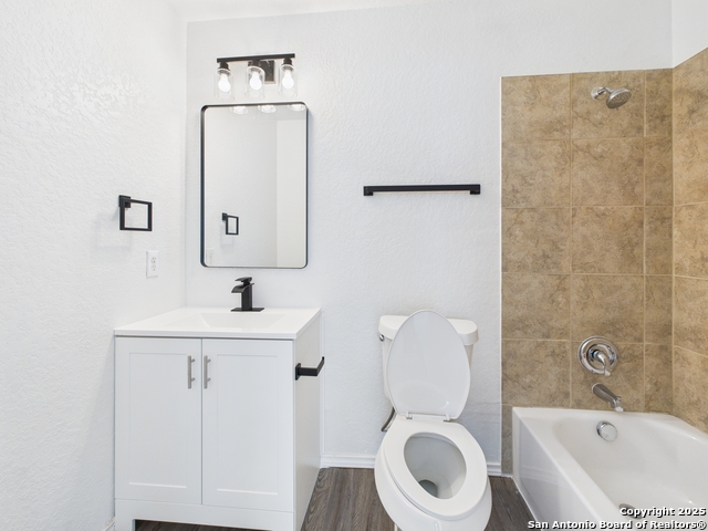 Image 32 of 39 For 4526 Harrisburg