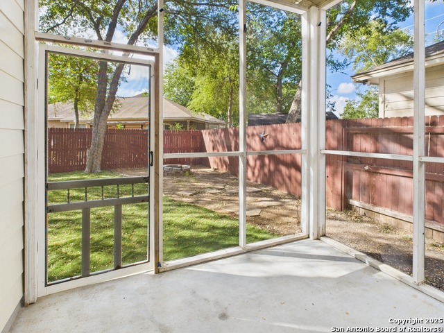 Image 35 of 39 For 4526 Harrisburg