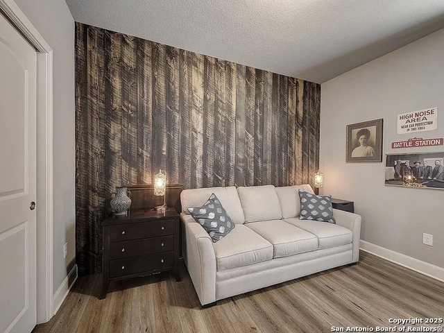 Image 12 of 23 For 865 Silver Fox