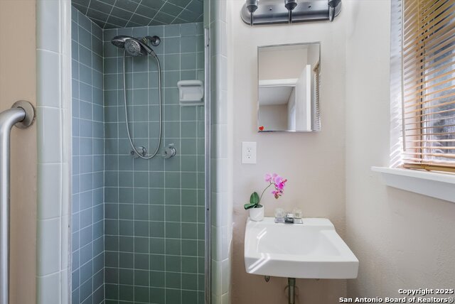 Image 18 of 27 For 4910 Brockman Street