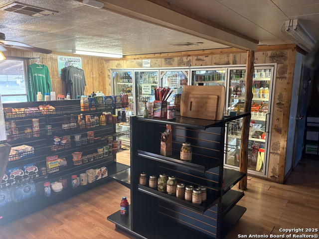 Listing photo id 11 for 7116 Texas R 2