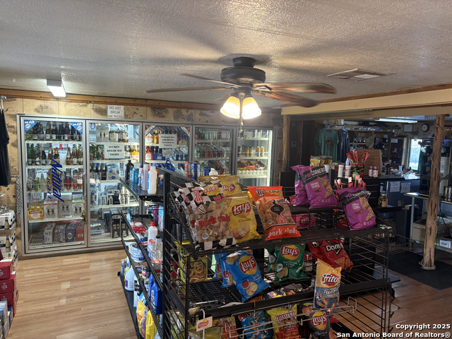 Listing photo id 17 for 7116 Texas R 2