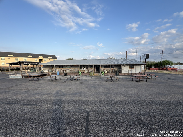 Listing photo id 0 for 7116 Texas R 2