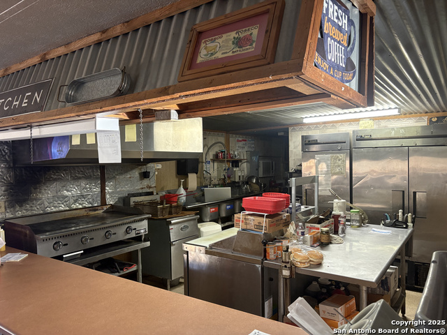 Listing photo id 18 for 7116 Texas R 2