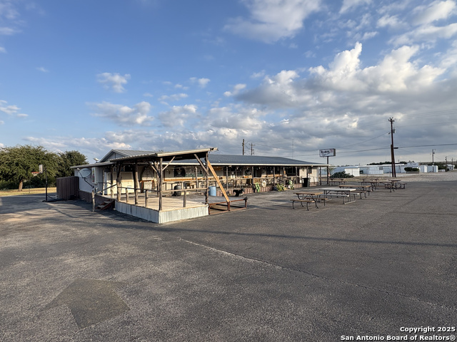 Listing photo id 1 for 7116 Texas R 2