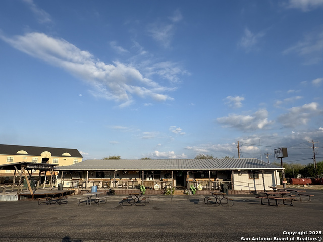 Listing photo id 3 for 7116 Texas R 2