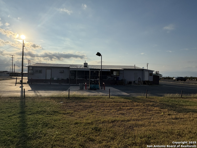 Listing photo id 6 for 7116 Texas R 2