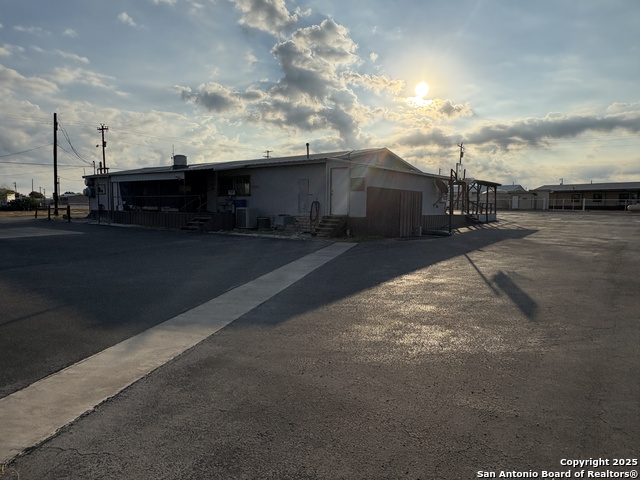 Listing photo id 7 for 7116 Texas R 2