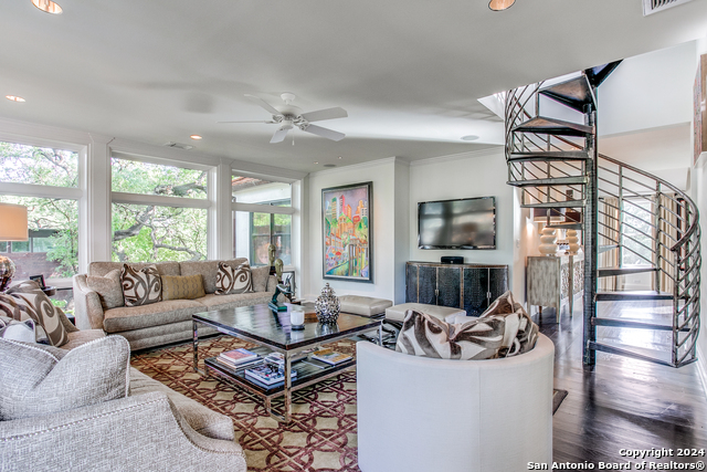 Listing photo id 9 for 334 Encino Ave  2